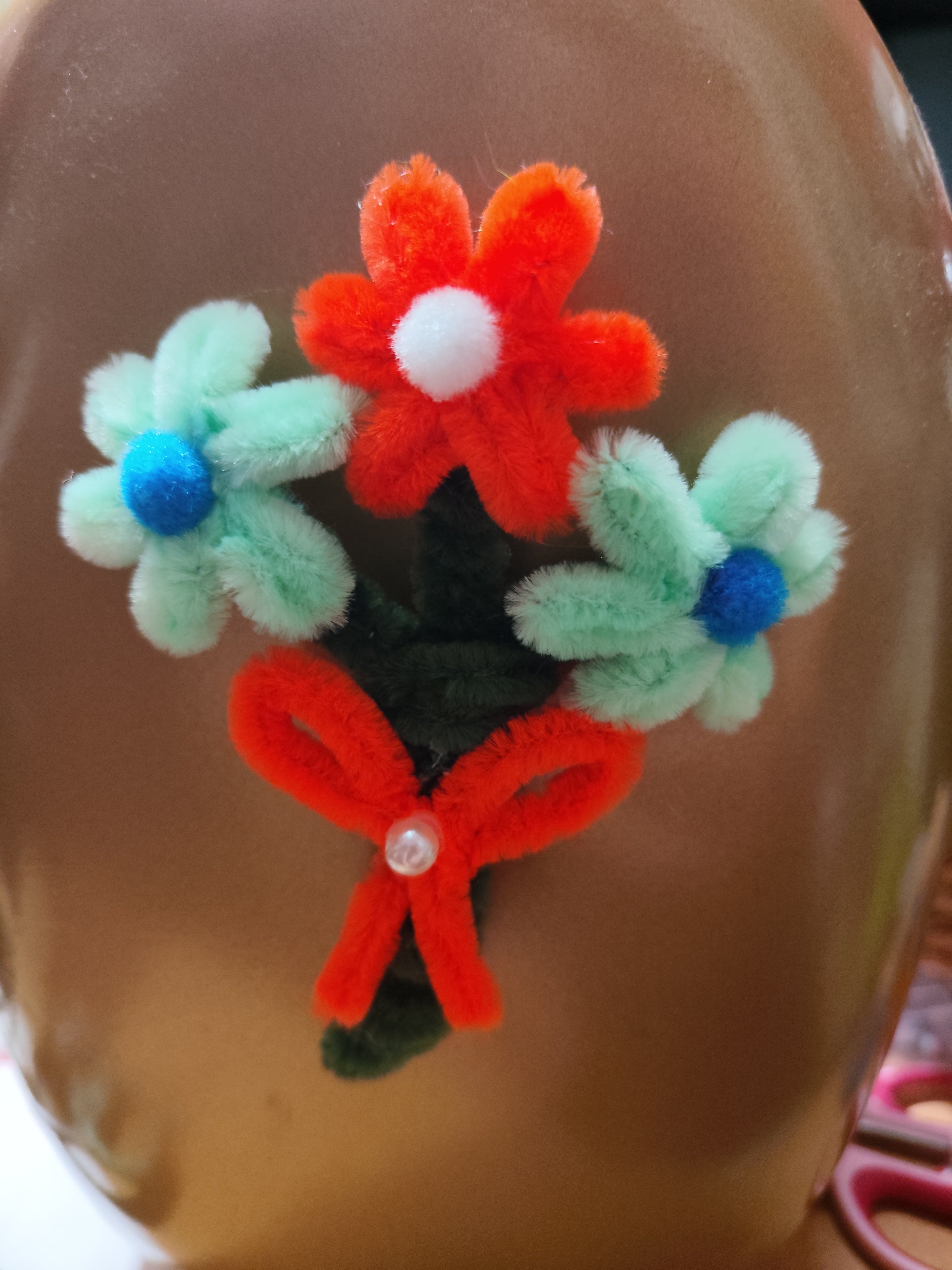 Magnet Fleur en Tiges Chenilles – Une touche de douceur et de poésie 🌼