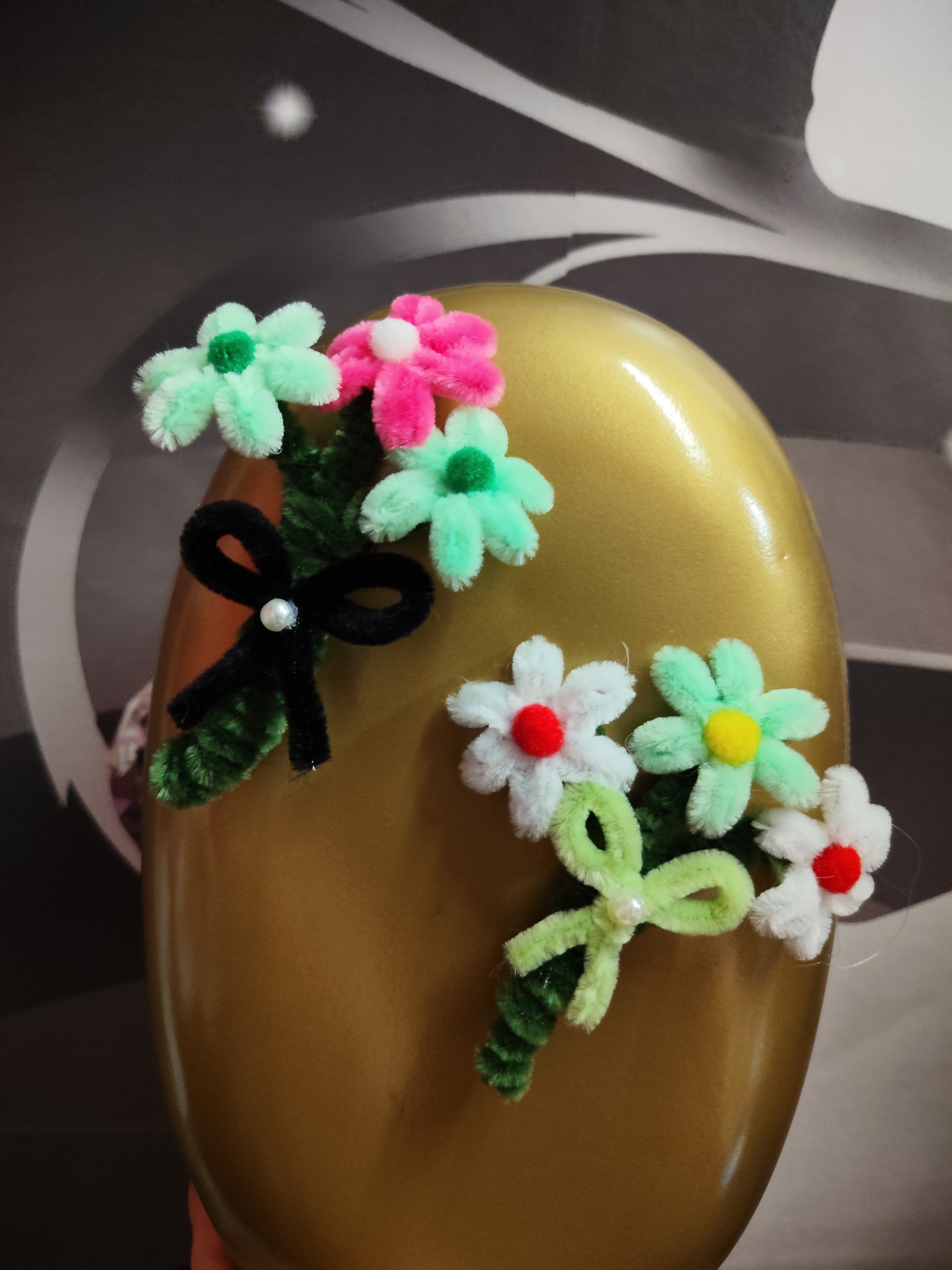 Magnet Fleur en Tiges Chenilles – Une touche de douceur et de poésie 🌼