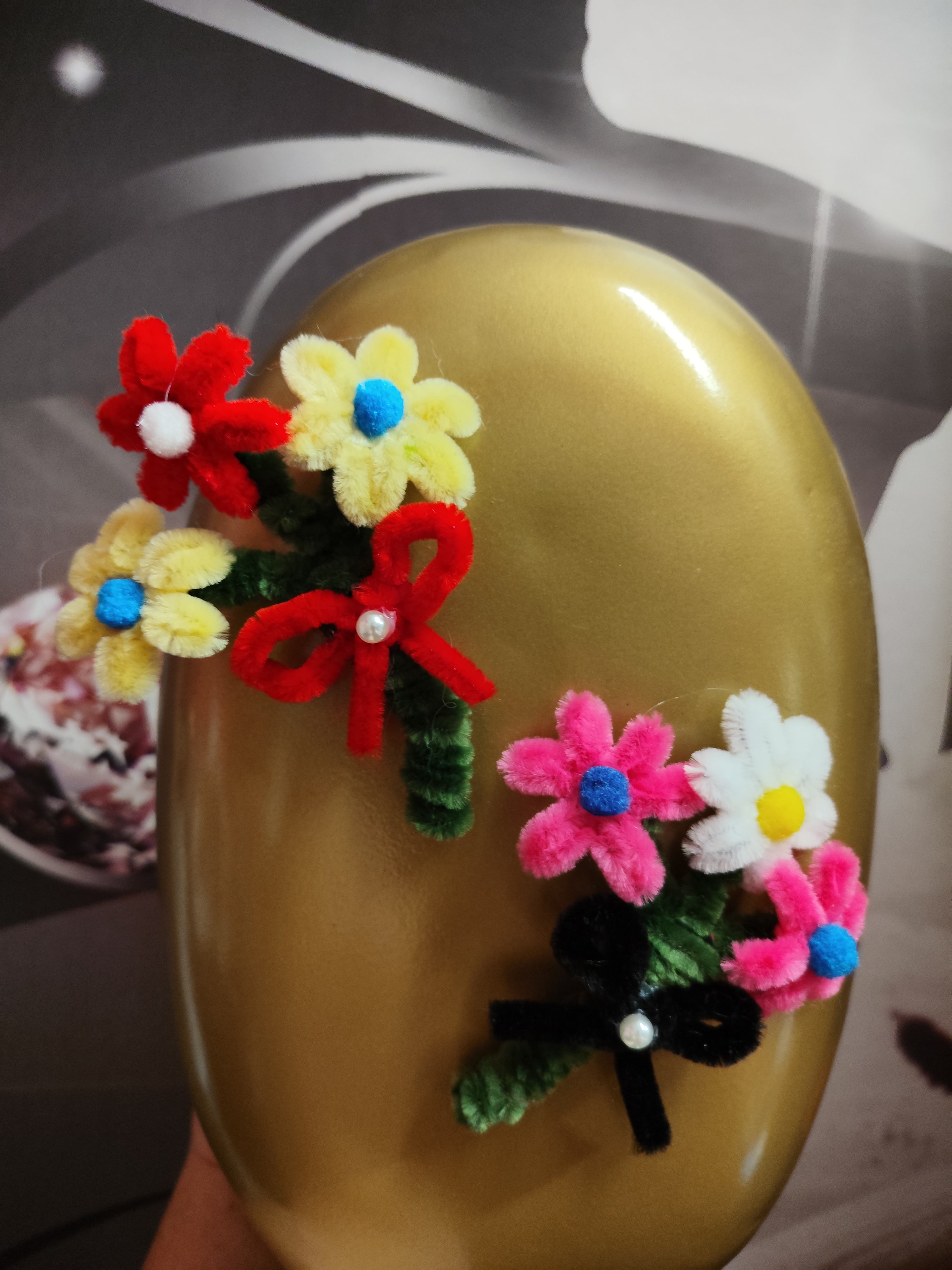 Magnet Fleur en Tiges Chenilles – Une touche de douceur et de poésie 🌼