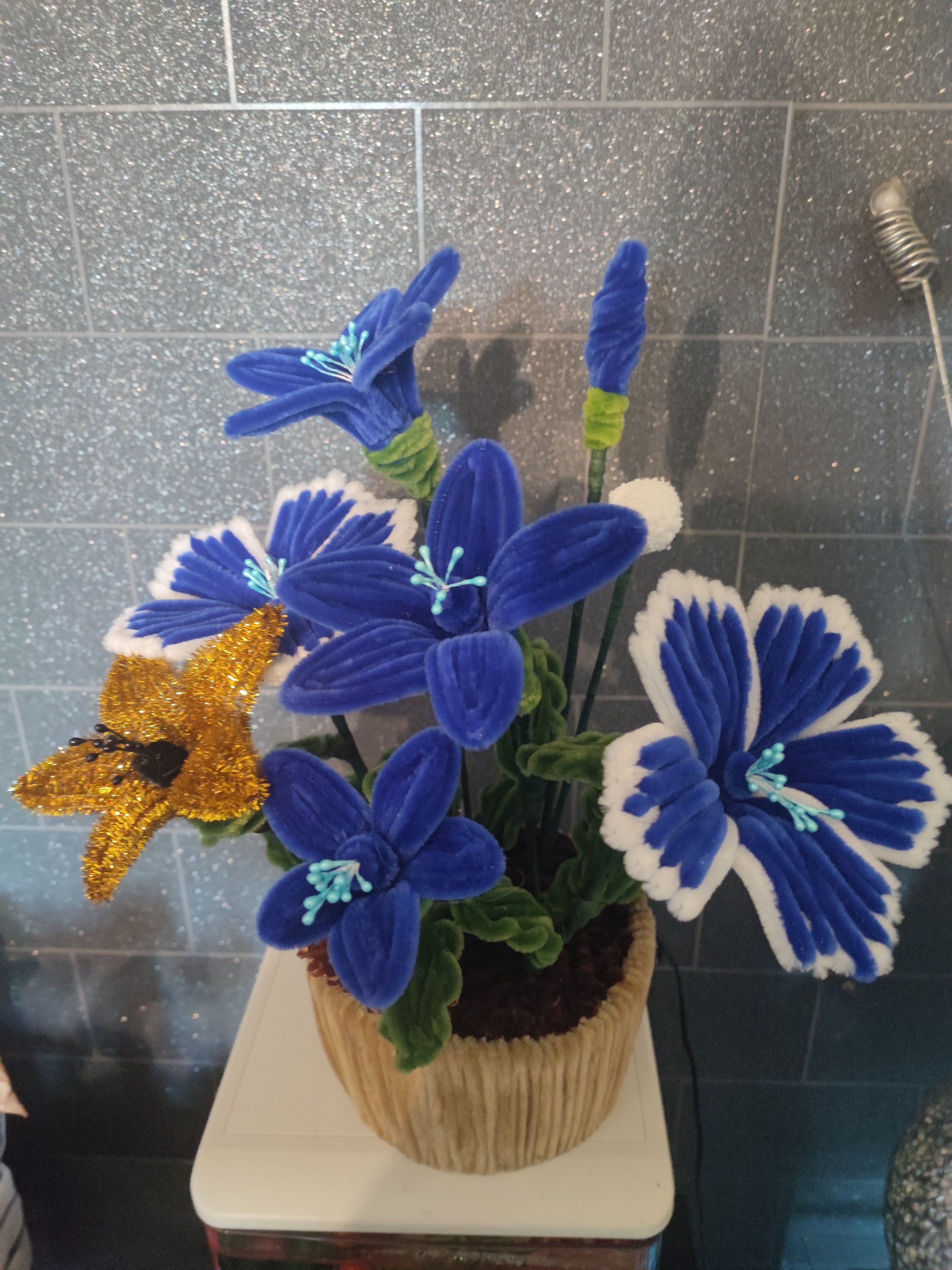 Composition florale fleurs bleues