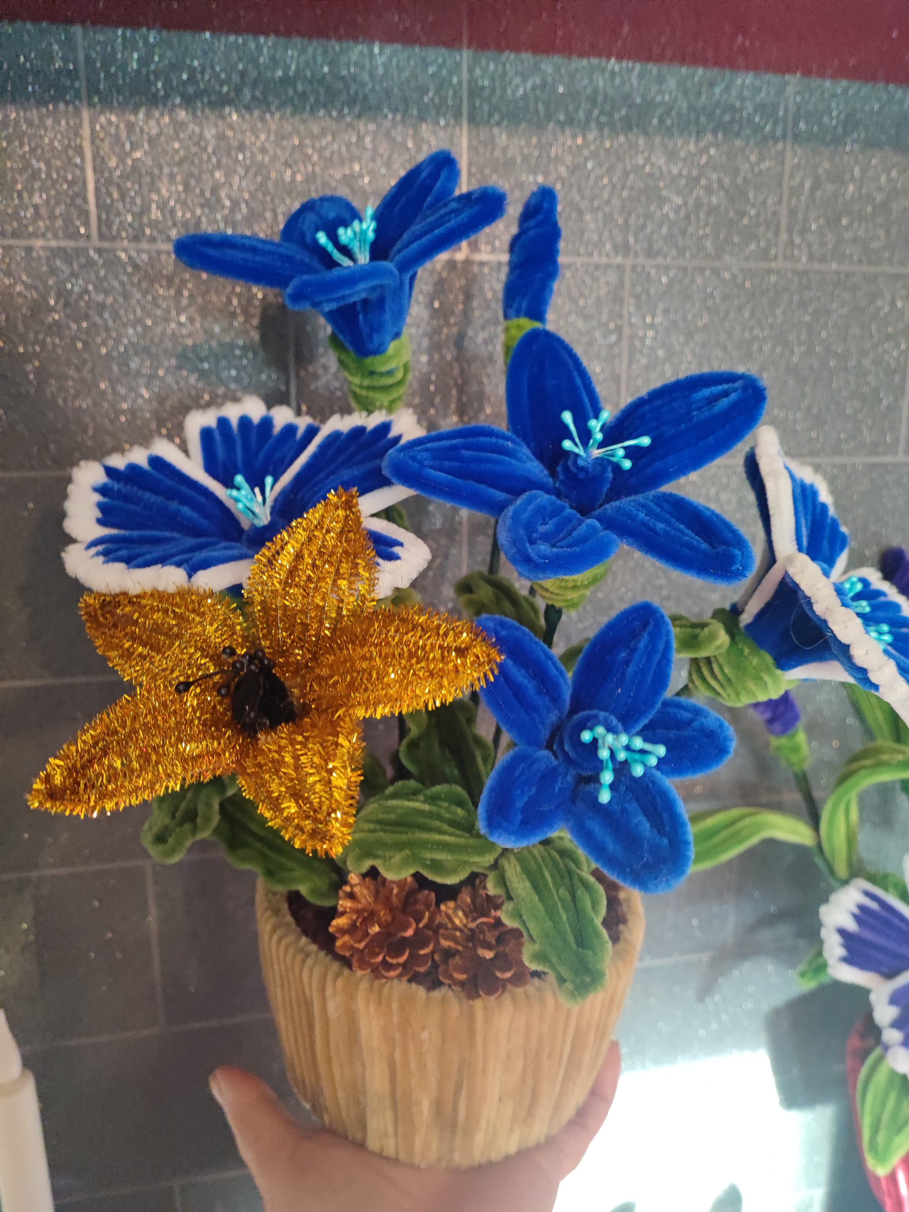 Composition florale fleurs bleues