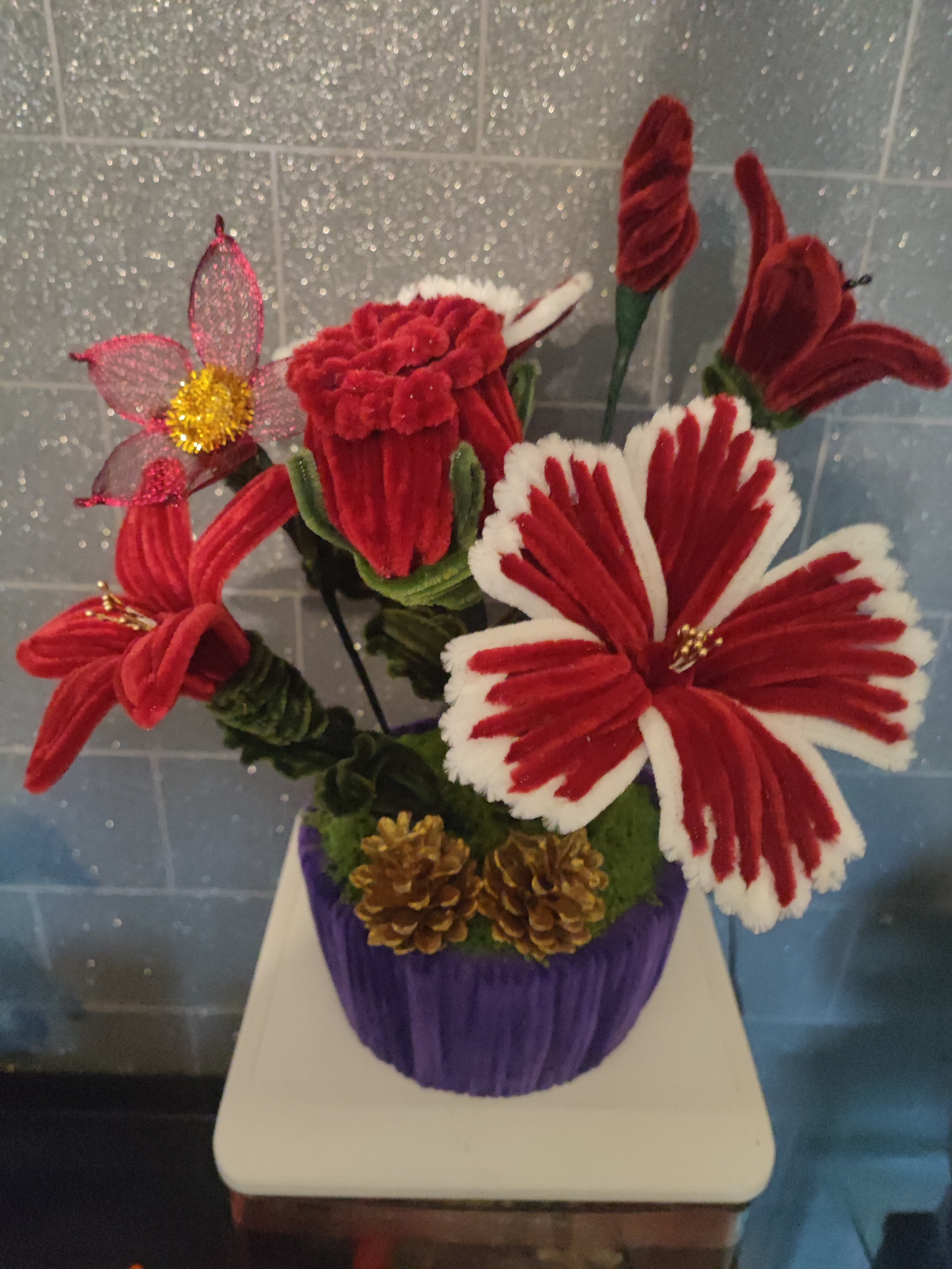 Composition florale fleurs rouges.tout fait main